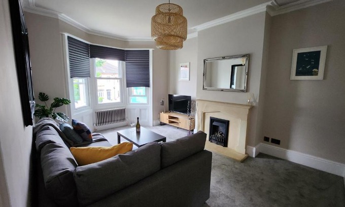 Hove Apartment | Contemporary beach apartment