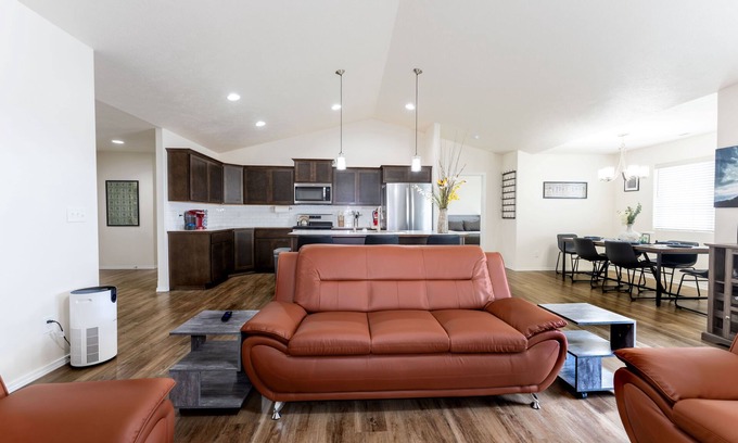 Spokane House | Contemporary Business Luxury, Professional travelers, Accessible, Fast Wi-Fi