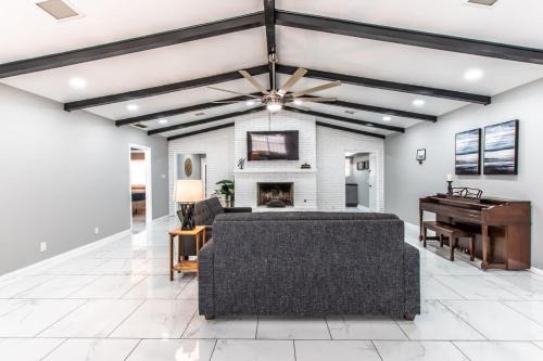 Bay Area House | Contemporary Coastal Oasis Awaits