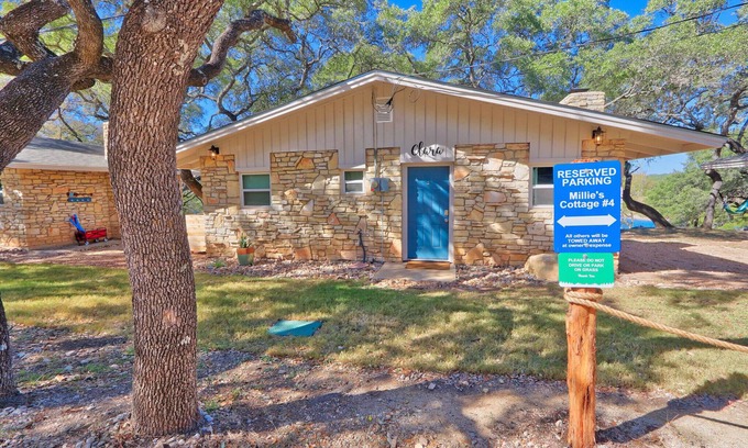 Canyon Lake Cottage | Contemporary Cottage for 6 guests! Great Family Getaway!