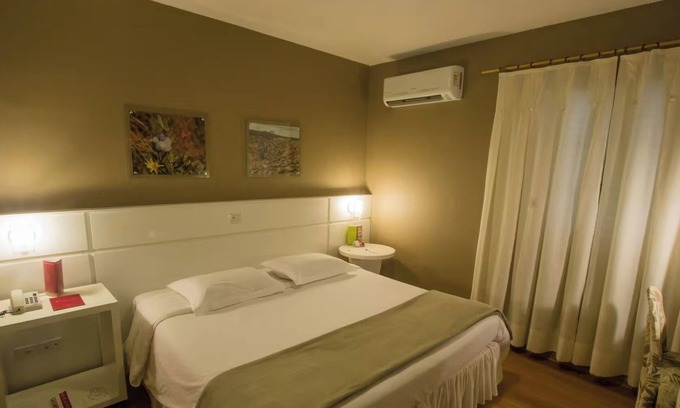 Jaguariaiva Hotel | Contemporary Double Room Nestled Among Forests with Canyon and Waterfall Stunt