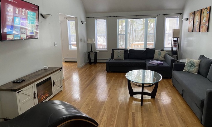Silver Lake House | Contemporary family/dog friendly home with fully fenced in yard in Silverlake