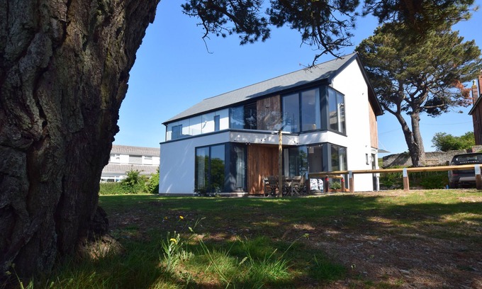 Mortehoe Apartment | Contemporary Flat with Stunning Sea Views