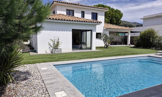 Gemenos House | Contemporary house for summer vacations in Gémenos 150m² with swimming pool