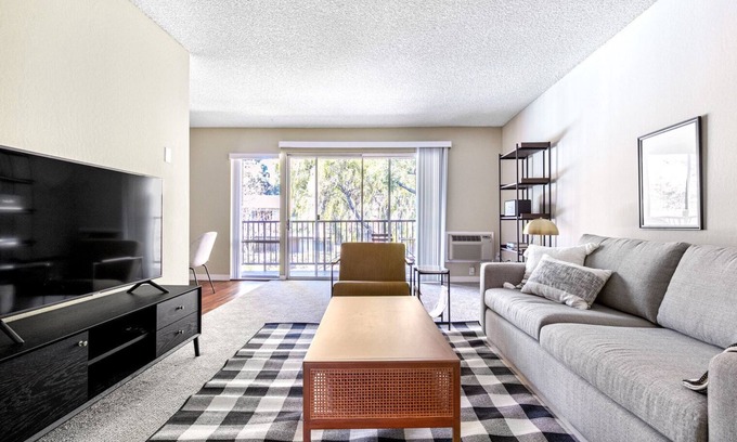 Cuernavaca Apartment | Contemporary Mountain View 1BR w/Pool, Gym, BBQ, by Blueground
