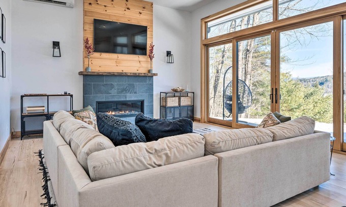 Fairlee House | Contemporary Mountain-View Home on Lake Morey