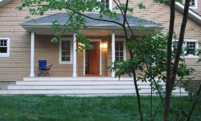 Shelter Island House | Contemporary near Wade's Beach - 10 min drive to Sunset Beach/Shelter Island Hts