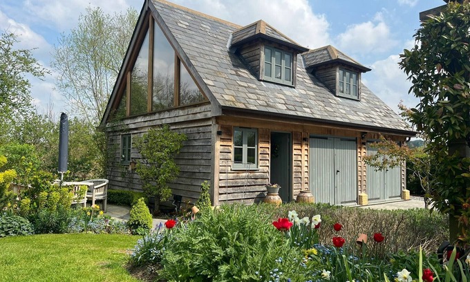 Great Wolford House | Contemporary Oak Barn in Stunning Cotswold Countryside close to Moreton-in-Marsh