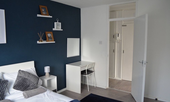 Walworth Apartment | Contemporary Stylish Central Apartment