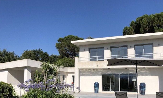 Cogolin Villa | CONTEMPORARY VILLA AT 12 KMS FROM SAINT-TROPEZ