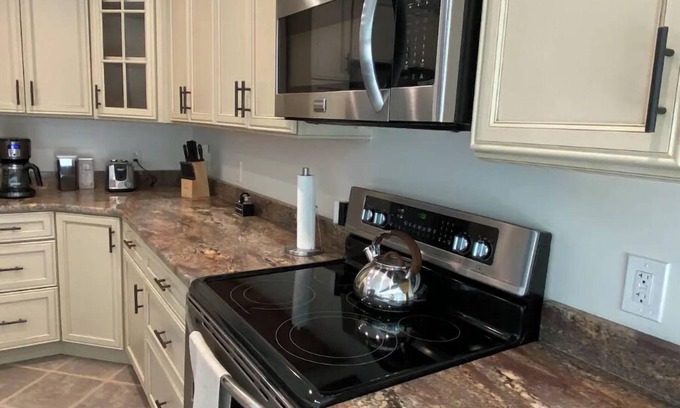 Malta House | Contemporary, Warm & Cozy mins to Saratoga