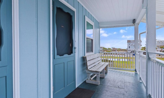 Sunset Beach Condo | Continental Motel - studio with kitchenette close to beach