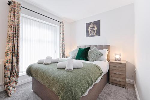 Landore Apartment | Contractor Base - 4 Beds - Dining - Wi-Fi