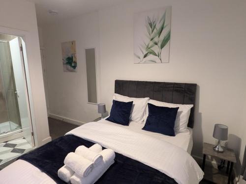 Wolverhampton House | Contractor Home 4BR all ensuite & TVs, NR Stadium