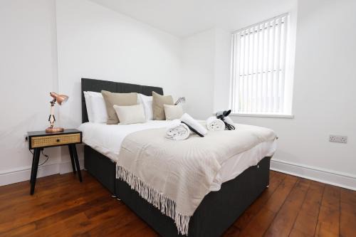 Margam Apartment | Contractor Studio - Parking - Smart TV & Kitchen