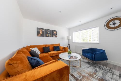 Luton House | CONTRACTORS FAVOURITE, LUXURY LIVING, LARGE PREMIUM HOUSE, NEWLY BUILT, FREE PARKING FOR UP TO 4 VEHICLES, GREAT ACCESS TO CENTRAL LUTON & THE M1 and A6