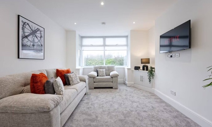 Wigan House | Contractors, Business, Leisure | FREE Parking