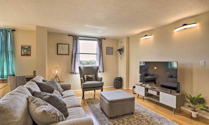 Clearwater Condo | Convenient Clearwater Condo < 4 Mi to Beach!