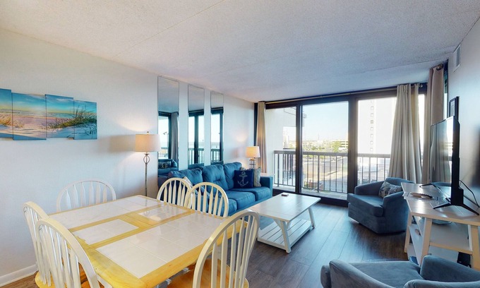 North Ocean City Condo | Convenient condo near the beach with balcony, pools, gym & sauna