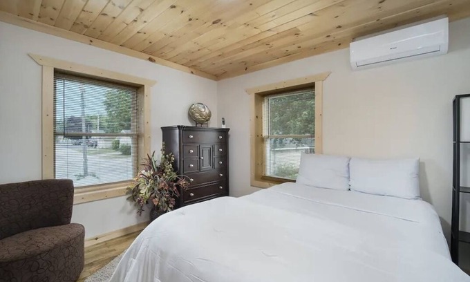 Honor Apartment | Convenient downtown upstairs apartment close to lakes, rivers, golf