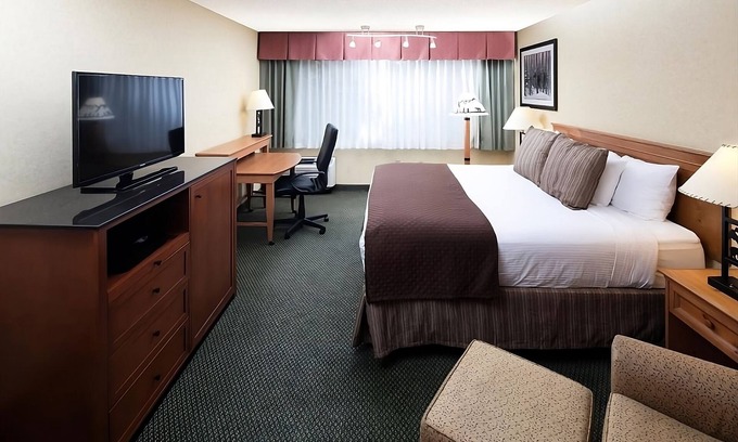 Kalispell Hotel | Convenient Location! Onsite Pool, Near Northwest Montana History Museum!