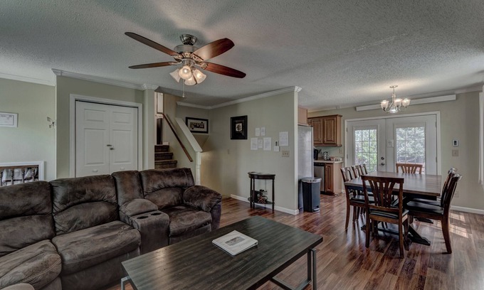 Rapid City House | Convenient Location Family-Friendly Locally Owned!