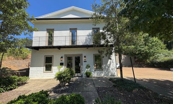 Oxford Condo | Convenient, Private, and Spacious 3-Bedroom Condo on S. Lamar Blvd in Oxford, MS