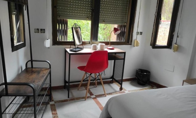 Algeciras House | Convenient Rooms - Ferry, Train & Bus Station -