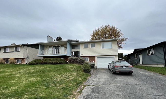 Kamloops House | Conveniently located between TRU & RIH 4 bed full house, Central AirConditioner