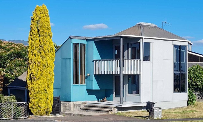 Taupo House | Conveniently located family-sized bach