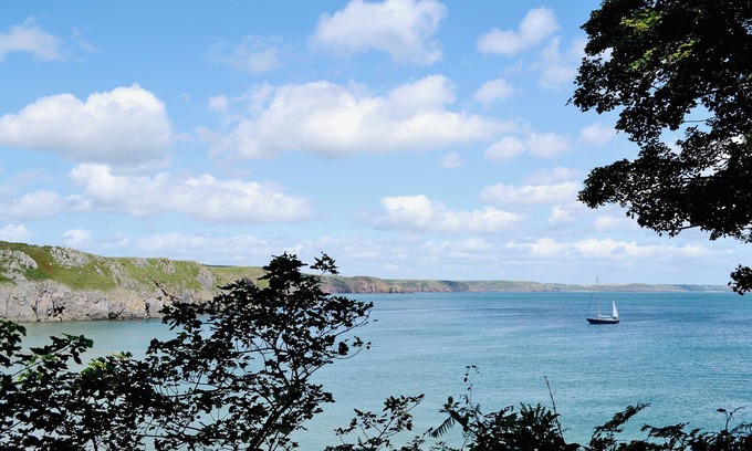 Cardigan Cottage | Conveniently located bungalow for 6 close to all amenities of Cardigan market town.