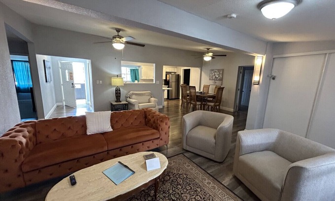 Beverly Green House | Convention Close Santa Paula