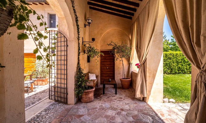 Sant'Anatolia di Narco House | Convento Santa Croce