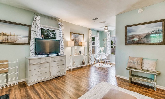 Navy Point House | Cool Coastal Cottage | Dog Friendly, Boat Parking