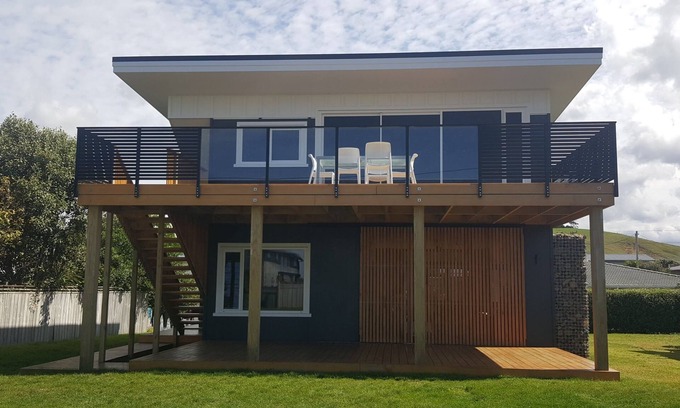 Pataua House | Cool & Funky Bach just one back from the beach at Pataua North
