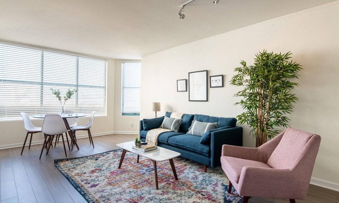 China Basin Apartment | Cool South Beach 2BR w/Roof Tennis, nr Public Transport, by Blueground