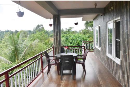 Madikeri House | Coorg hill crest family room