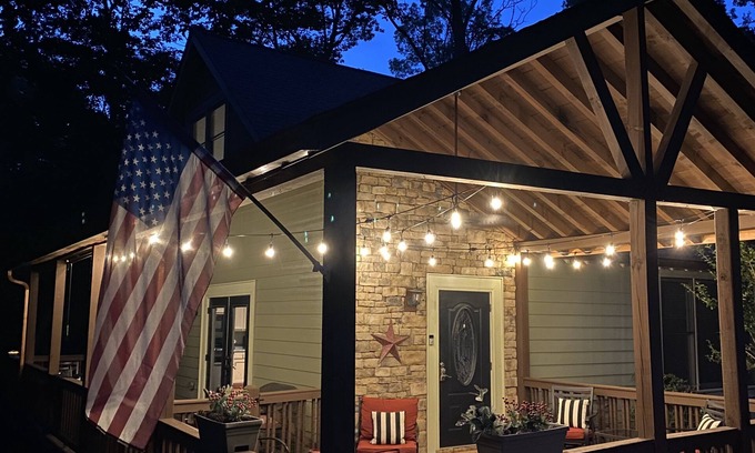 Ellijay Cabin | Coosawattee-2 King Beds, Hot Tub, Pool Table, Fire Pit, Arcade, Resort Amenities