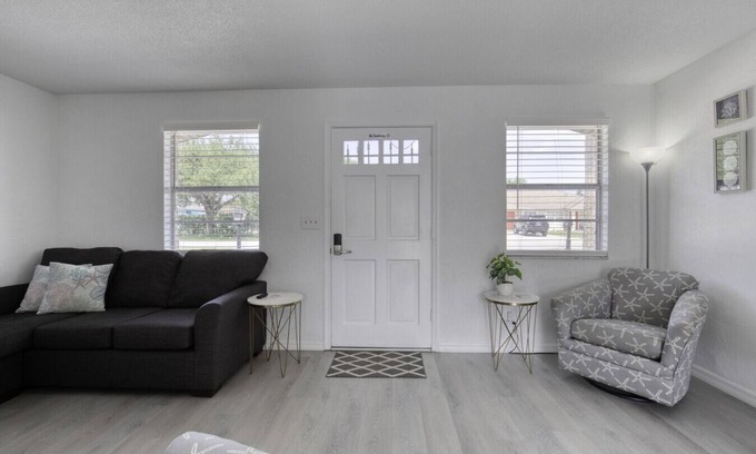 South Daytona House | Coquina Cabana with fenced yard and adorable decor