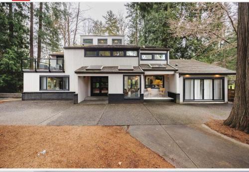 Maple Ridge House | Cora Rivergarden Retreat