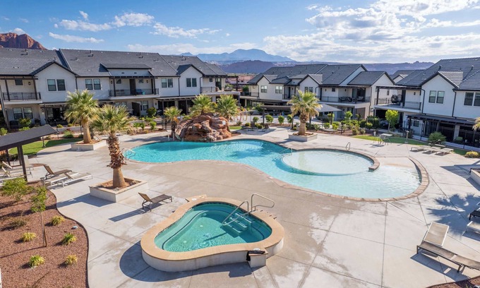 Santa Clara House | Coral Paradise Community Pool