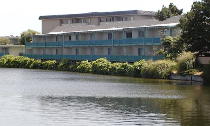 East End Apartment | Coral Reef Inn & Suites
