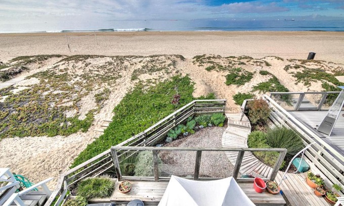 Sunset Beach House | Coral Vibes