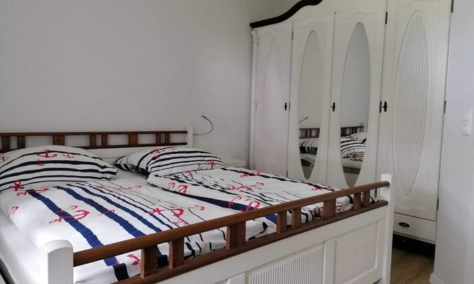 Dornum Apartment | Core-serviced apartment directly on the small dike for up to 5 people
