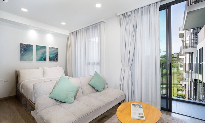 Laguna Apartment | Corner Studio with Golf Course View