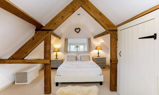 Chipping Campden Cottage | Cornerstone Cottage - a cotswold cottage that sleeps 2 guests in 1 bedroom