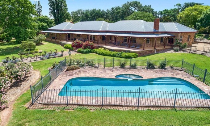 Merrijig House | Cornhill - Merrijig - Sleeps 12