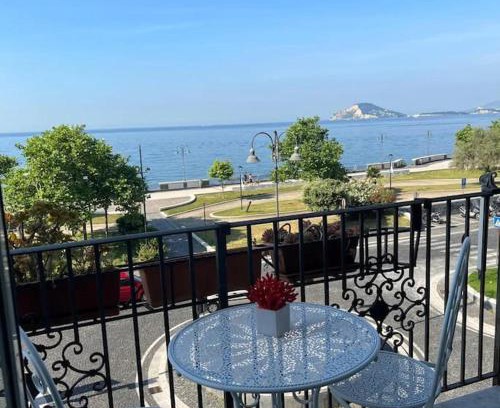 Pozzuoli Apartment | Corriano-Incantevole casa con vista mare.