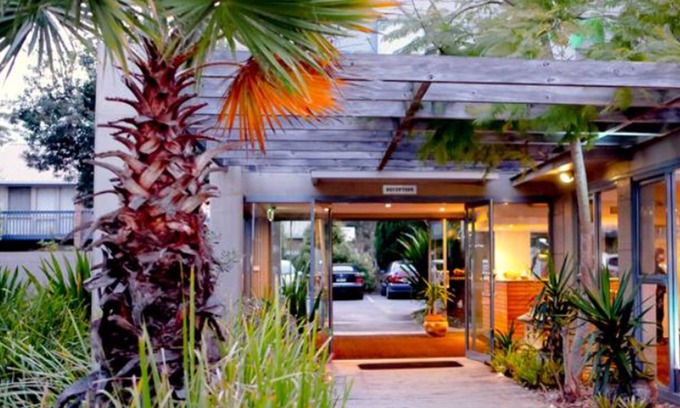 Batehaven Hotel | Corrigans Cove