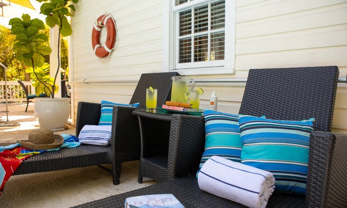 Old Town Condo | CORTEZ ~ Adults Only, Poolview King Room at Azul Mansion!